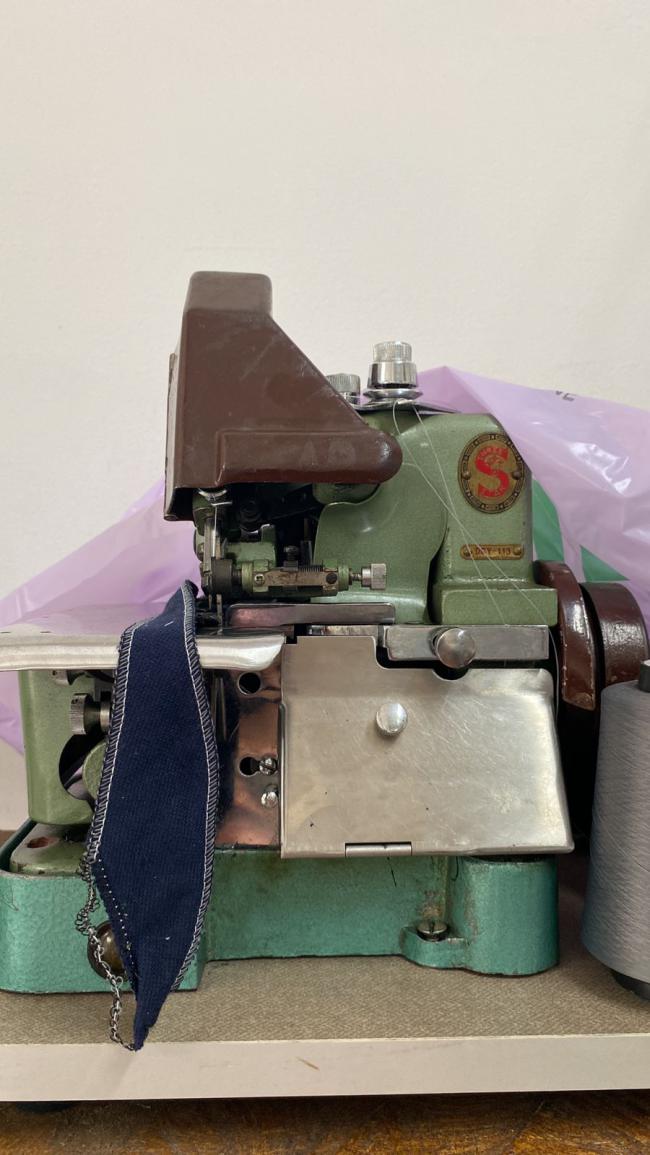  M�quina de Costura  Overloque Portatil 3 Linhas com motor 110v